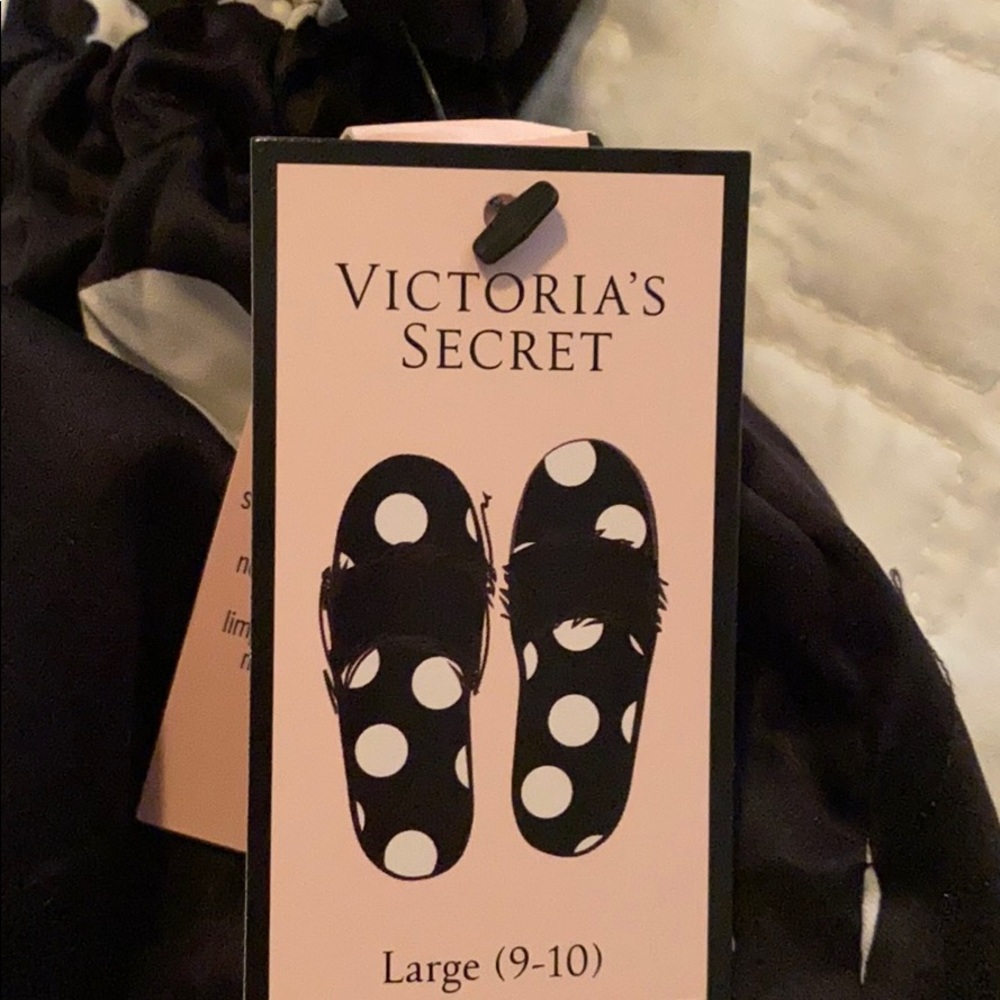 Victoria’s Secret slippers size L